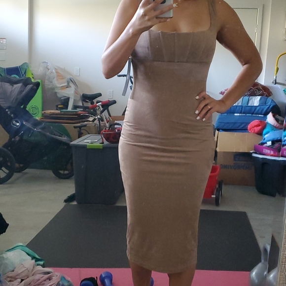 Va va voom dress - Picture 6 of 6